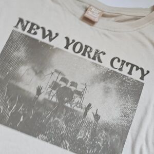 NWT cream cropped graphic tee with New York City T-shirt